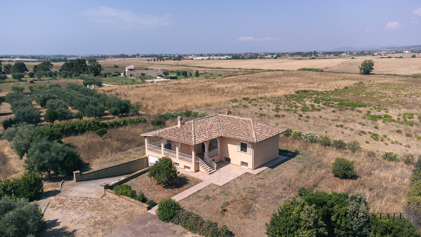 Villa mai abitata, a due passi dal mare e dalla Aurelia, con tre ettari
– Capalbio (GR), Venduto - immagine 5