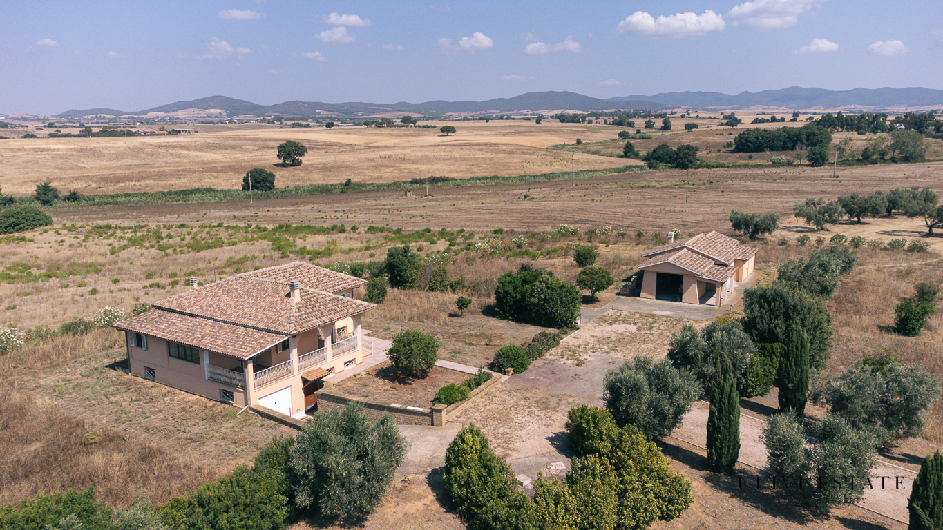 Villa mai abitata, a due passi dal mare e dalla Aurelia, con tre ettari
– Capalbio (GR), Venduto