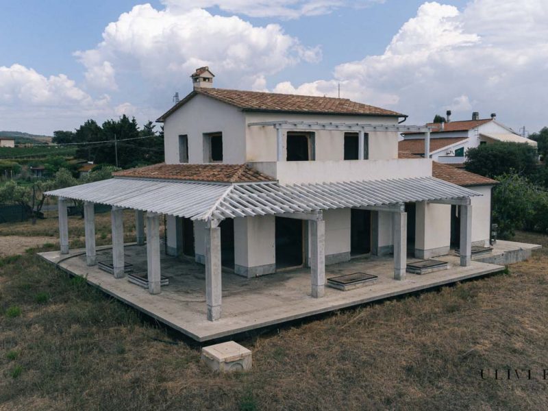 ;Elegante villa con uliveto da completare - Capalbio (GR) Venduto
