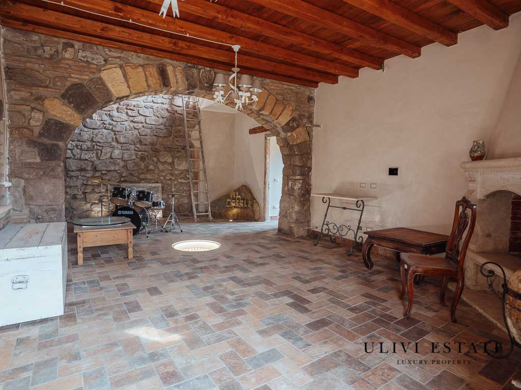 ;Classico casale a bordo strada ristrutturato ed a pochi chilometri dal mare - Tarquinia (VT) Vendita sospesa - immagine 12