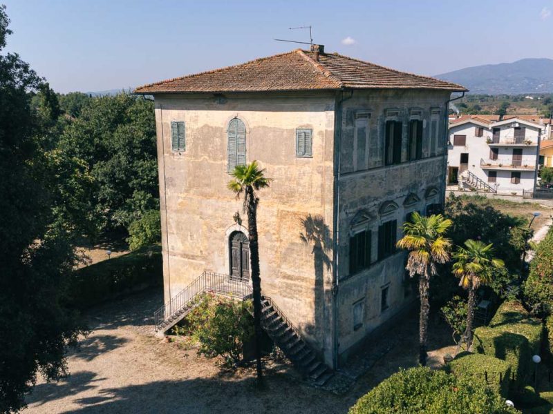 Alternative view of Vi consegniamo una Regina: residenza storica autentica con giardino all'italiana e scuderia - Vasanello (VT)