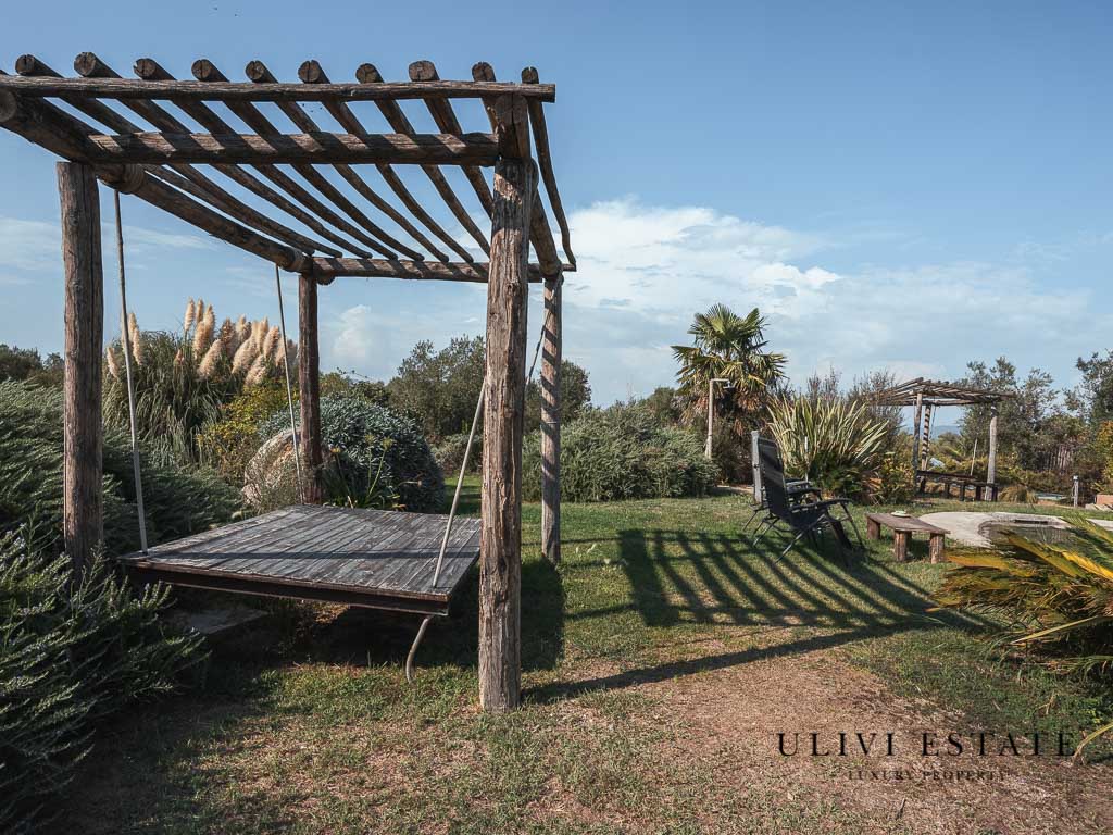 !Villa ed agriturismo in prossimità del centro balneare, con parco molto curato e piscina - Pescia Romana (VT), Venduto - immagine 12