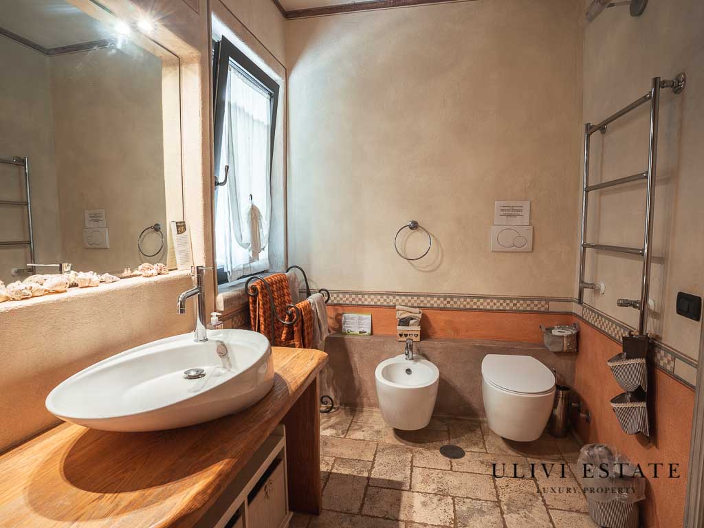 !Villa ed agriturismo in prossimità del centro balneare, con parco molto curato e piscina - Pescia Romana (VT), Venduto - immagine 26