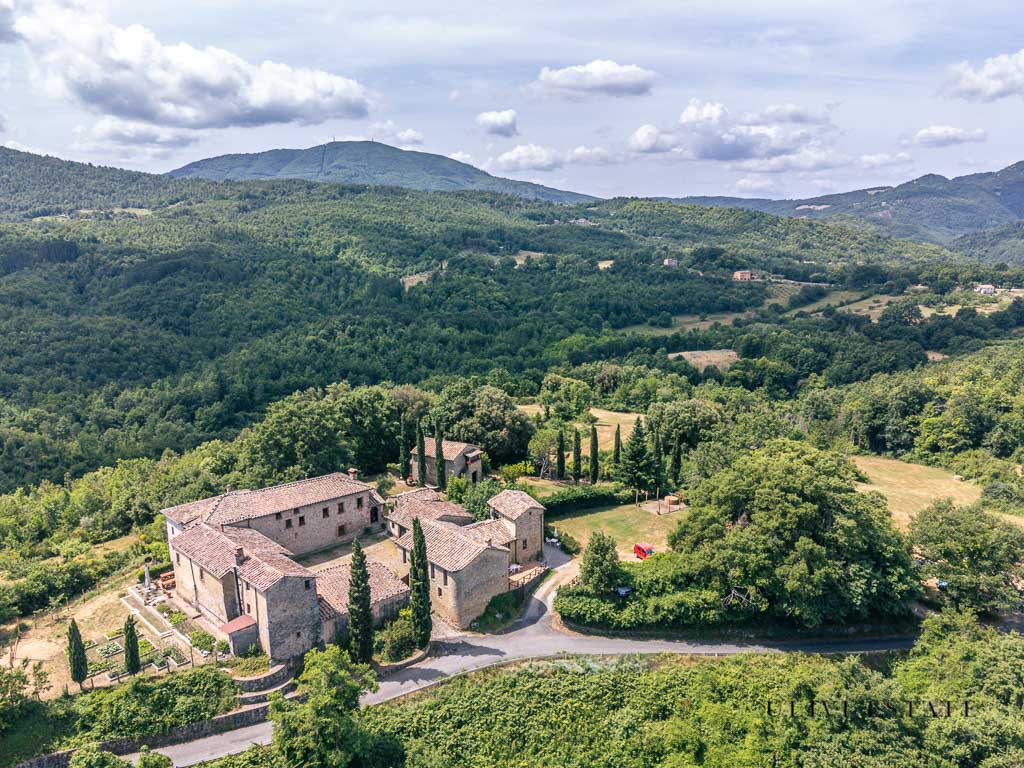 ;Ala di antico monastero ristrutturata con giardino curato - Montieri (GR), Venduto