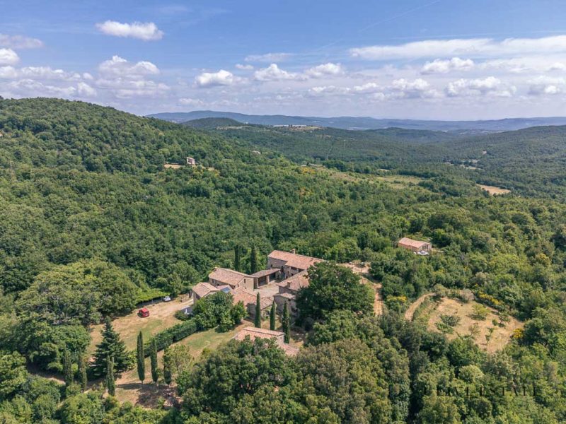 ;Ala di antico monastero ristrutturata con giardino curato - Montieri (GR), Venduto - immagine 3