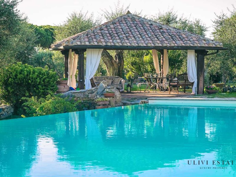 HORTVS GETHSEMANI: tipico casale toscano, a pochi passi dal mare, in perfette condizioni, con dependance e piscina ed un ettaro di uliveto secolare - Capalbio (GR), Venduto