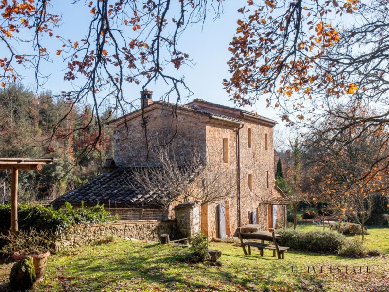 **Storico casale ristrutturato nei boschi a 10 min. da Siena - Siena (SI), Venduto