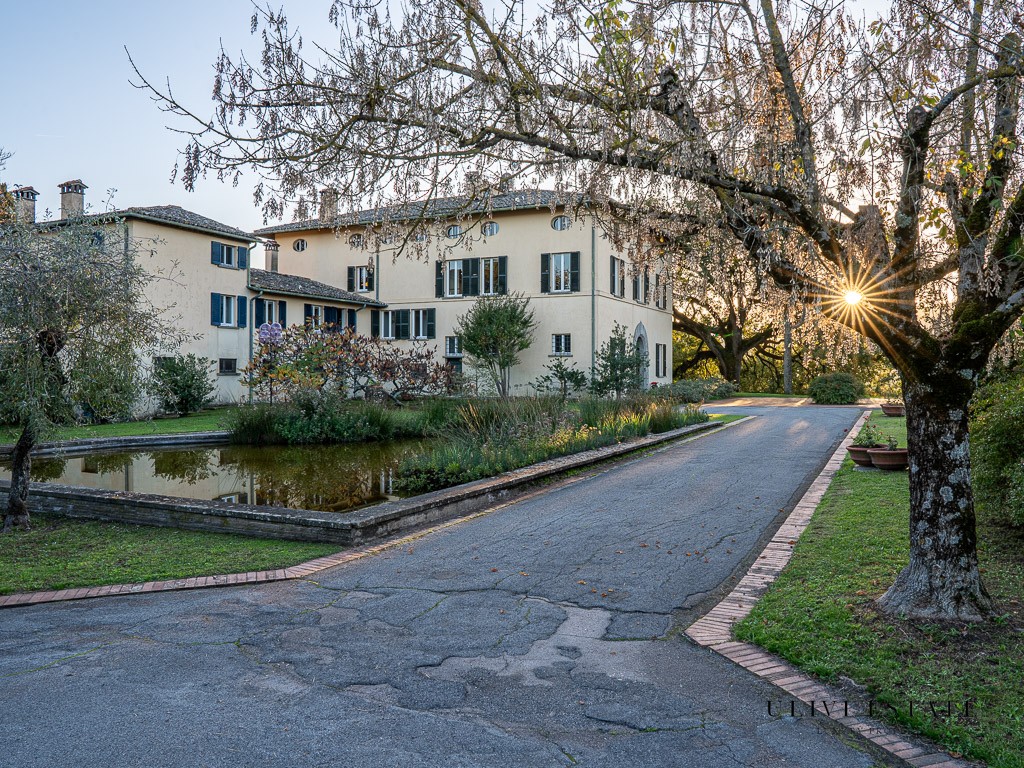 Villa storica con parco e piscina, a pochi passi dal centro - Città di Castello (PG) - immagine 7