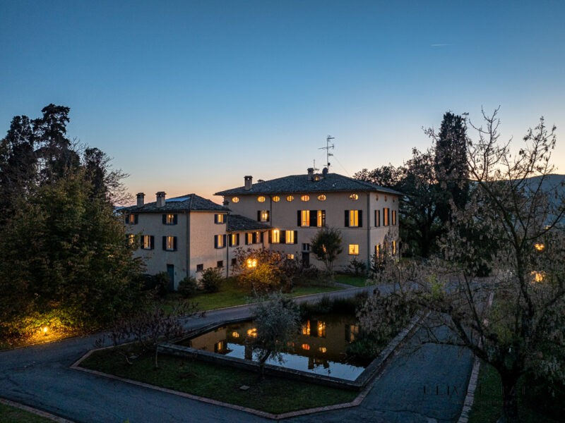 Alternative view of Villa storica con parco e piscina, a pochi passi dal centro - Città di Castello (PG)