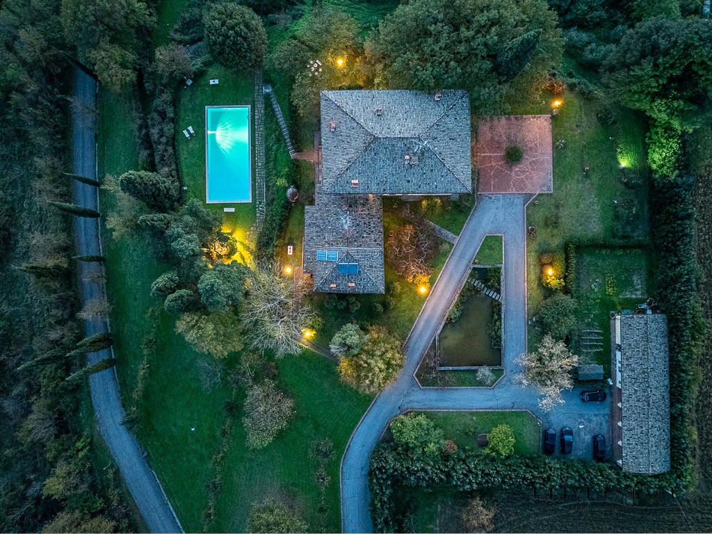 Villa storica con parco e piscina, a pochi passi dal centro - Città di Castello (PG) - immagine 6