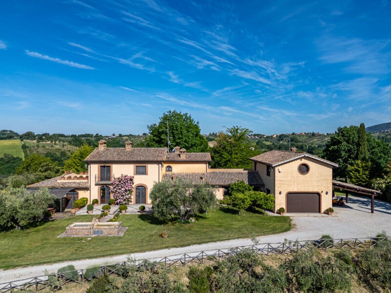 Alternative view of Elegante tenuta in collina, a meno di un'ora da Roma - Torri in Sabina (RI)
